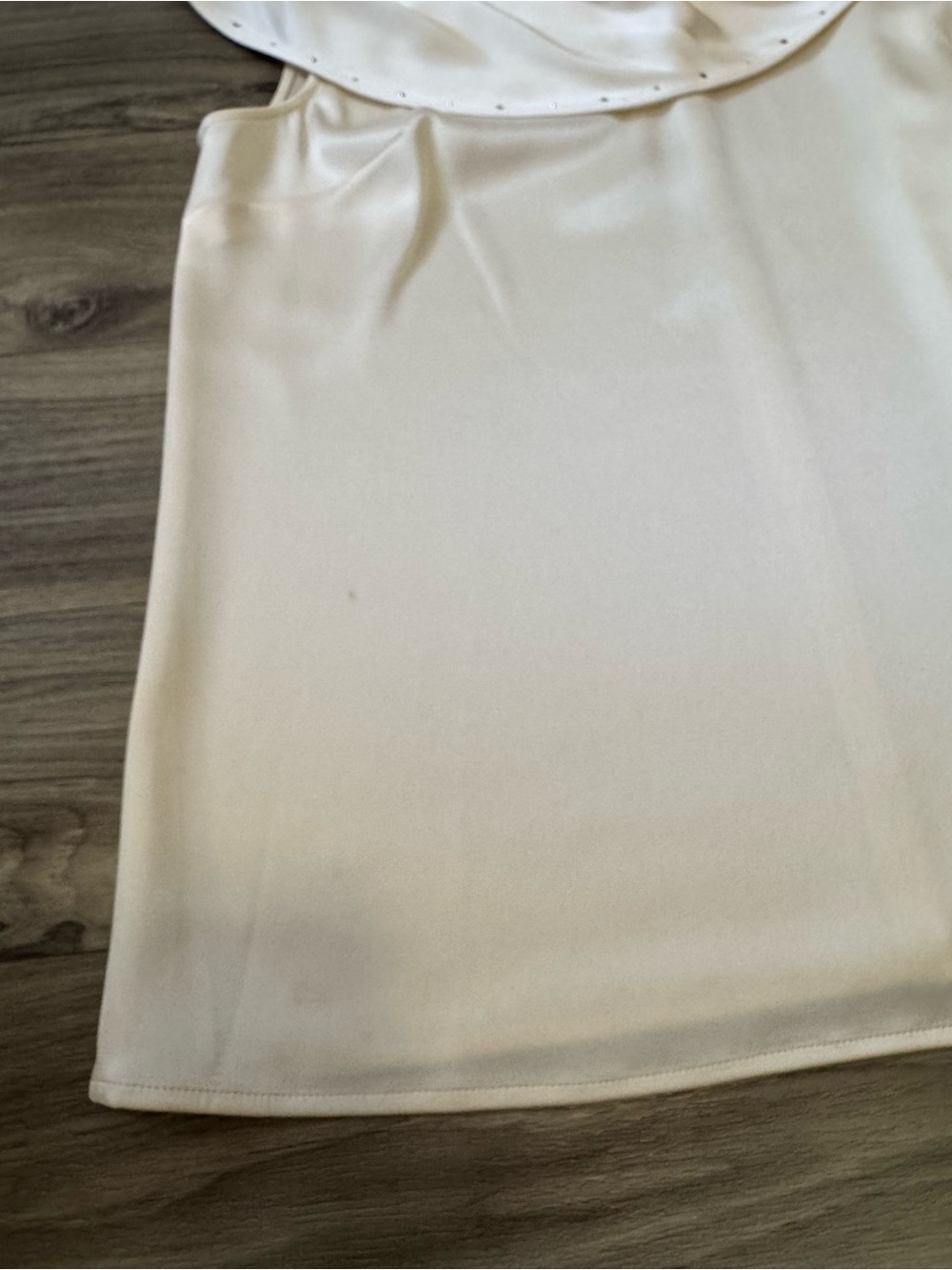 St. John Cream Satin Sleeveless Cowl Neck Studded Blouse Size Medium - Picture 2 of 12